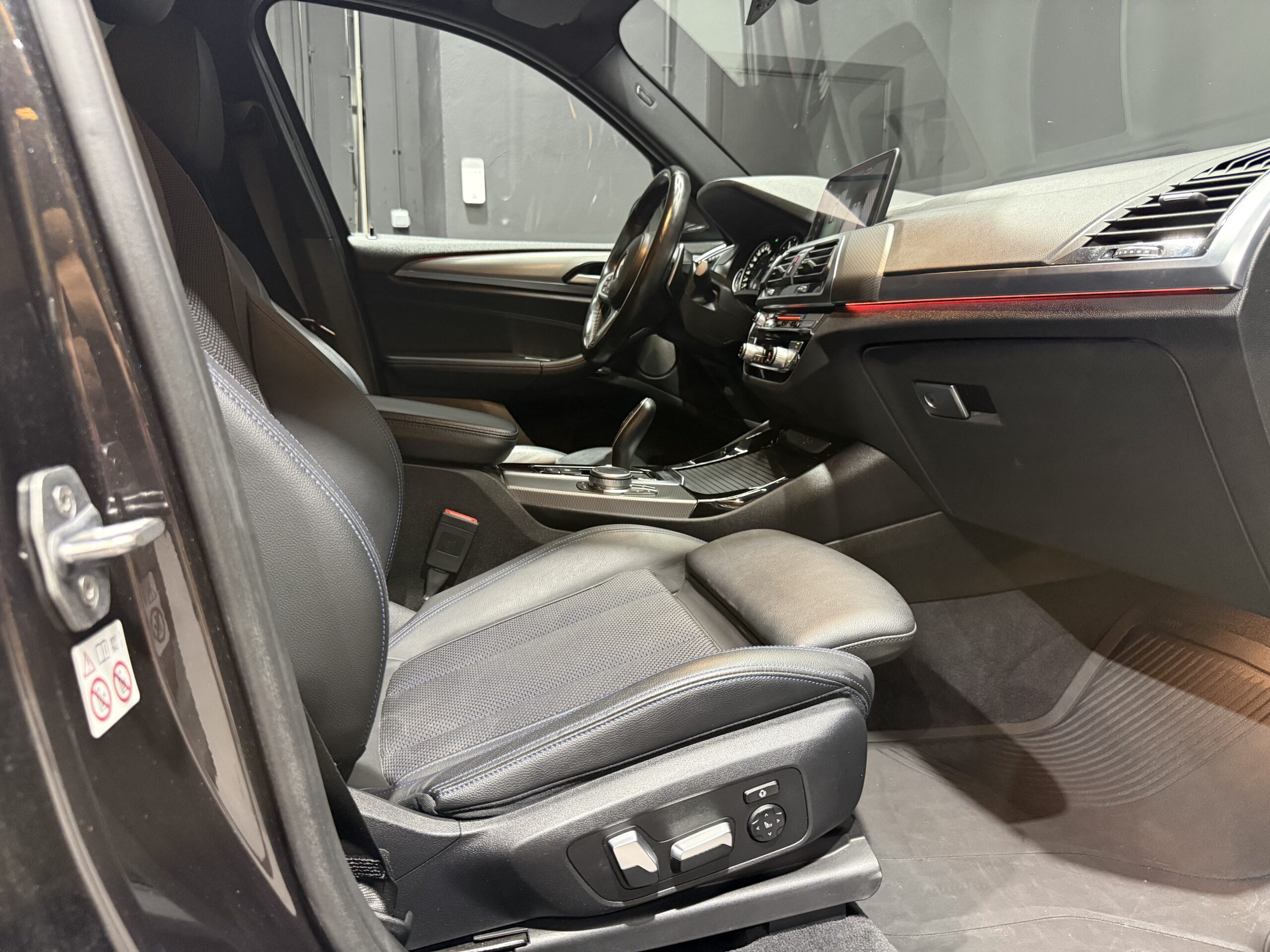 
								BMW X3 xDrive30d full									