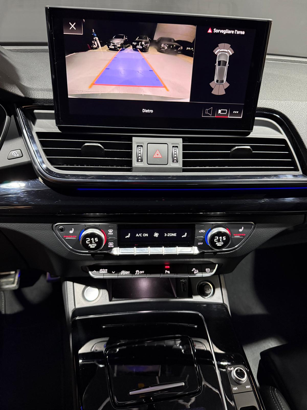 
								AUDI Q5 SPORTBACK 40 TDI full									