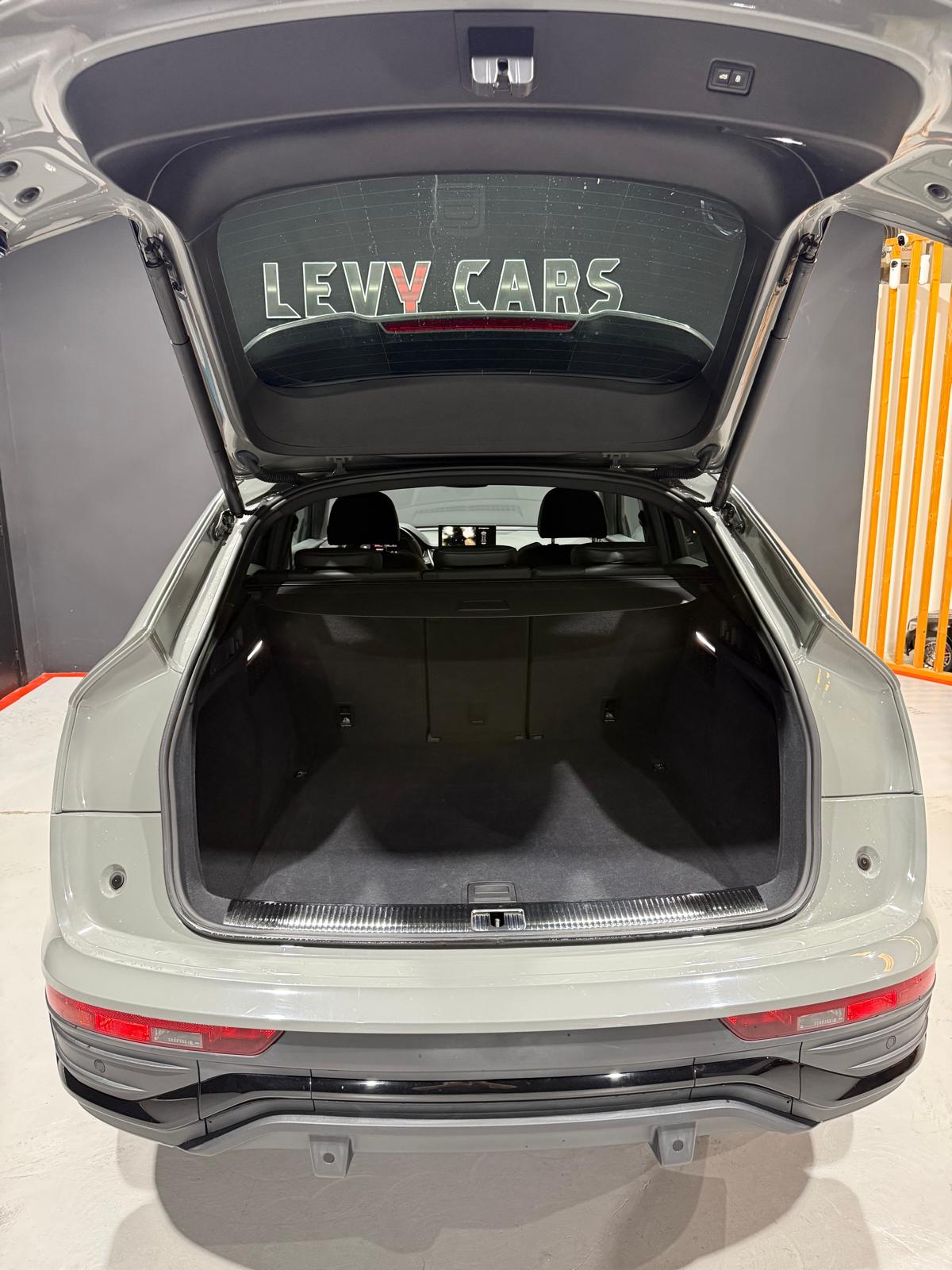 
								AUDI Q5 SPORTBACK 40 TDI full									