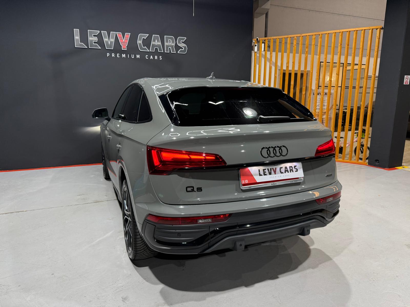 
								AUDI Q5 SPORTBACK 40 TDI full									