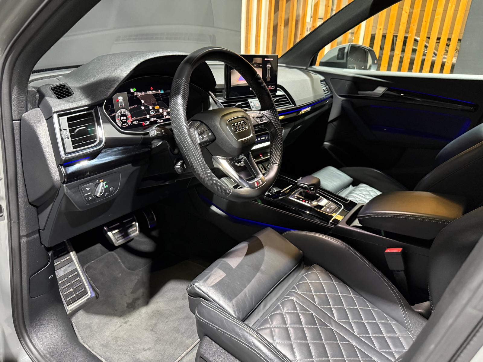 
								AUDI Q5 SPORTBACK 40 TDI full									