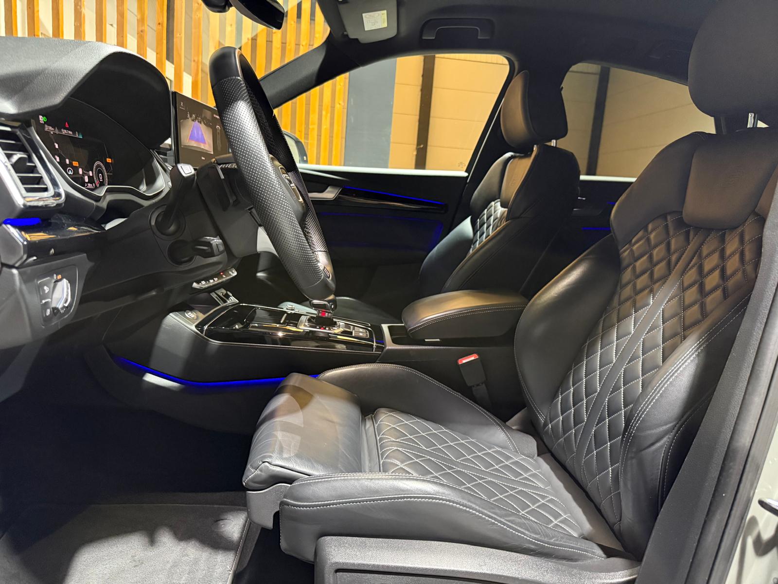 
								AUDI Q5 SPORTBACK 40 TDI full									