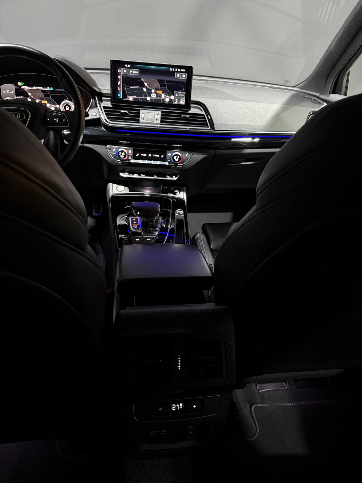
								AUDI Q5 SPORTBACK 40 TDI full									
