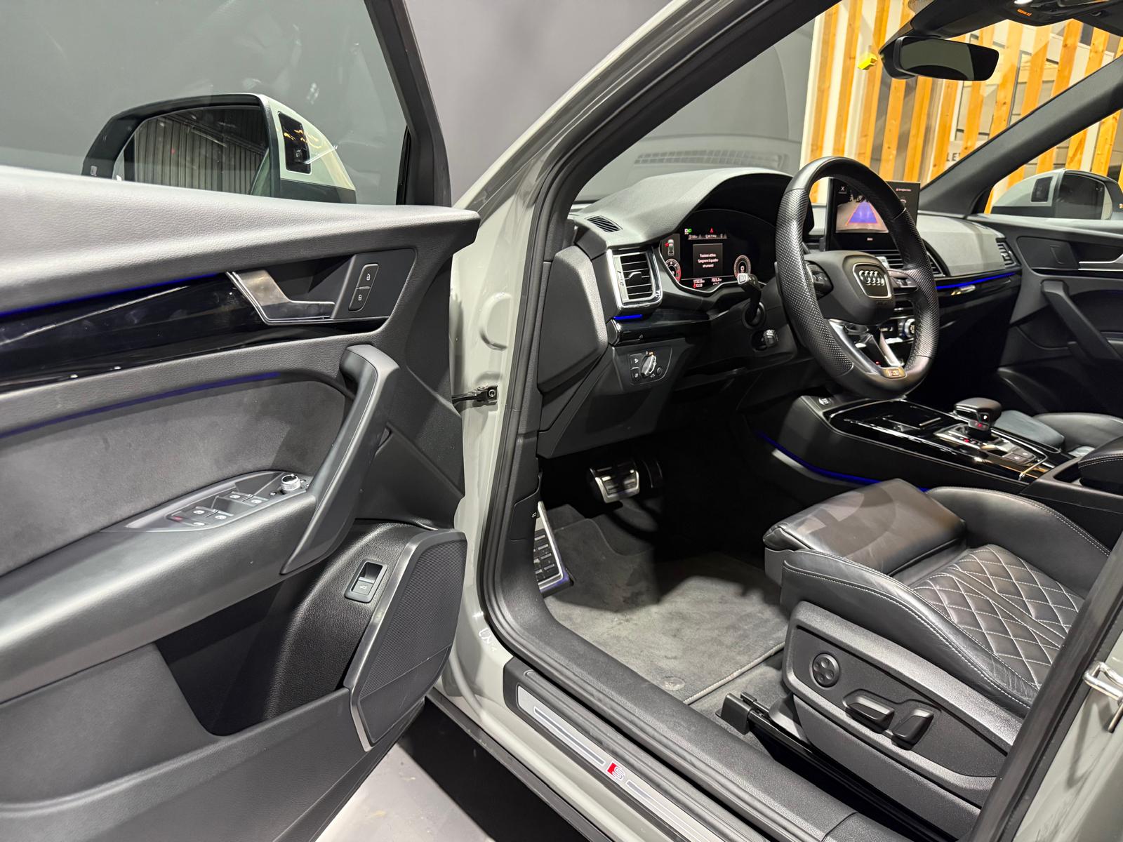 
								AUDI Q5 SPORTBACK 40 TDI full									