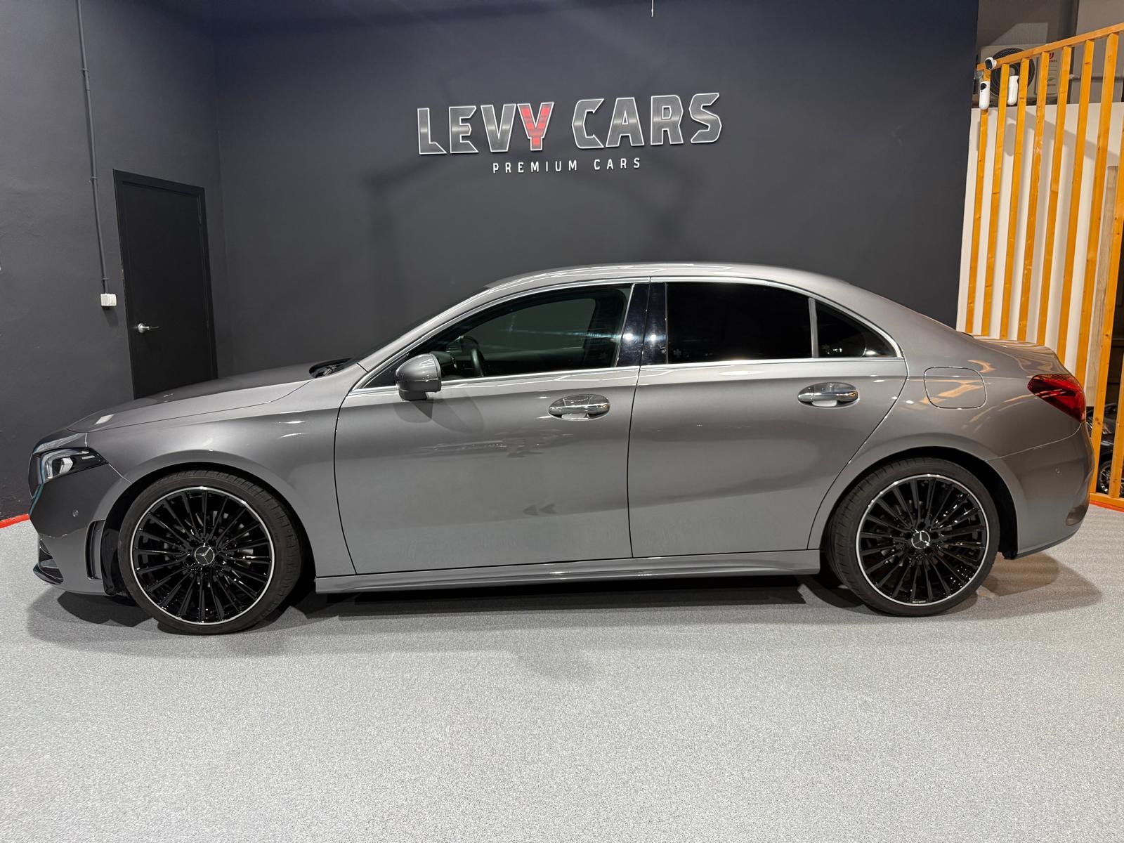
								MERCEDES-BENZ A 200 d Sedán full									