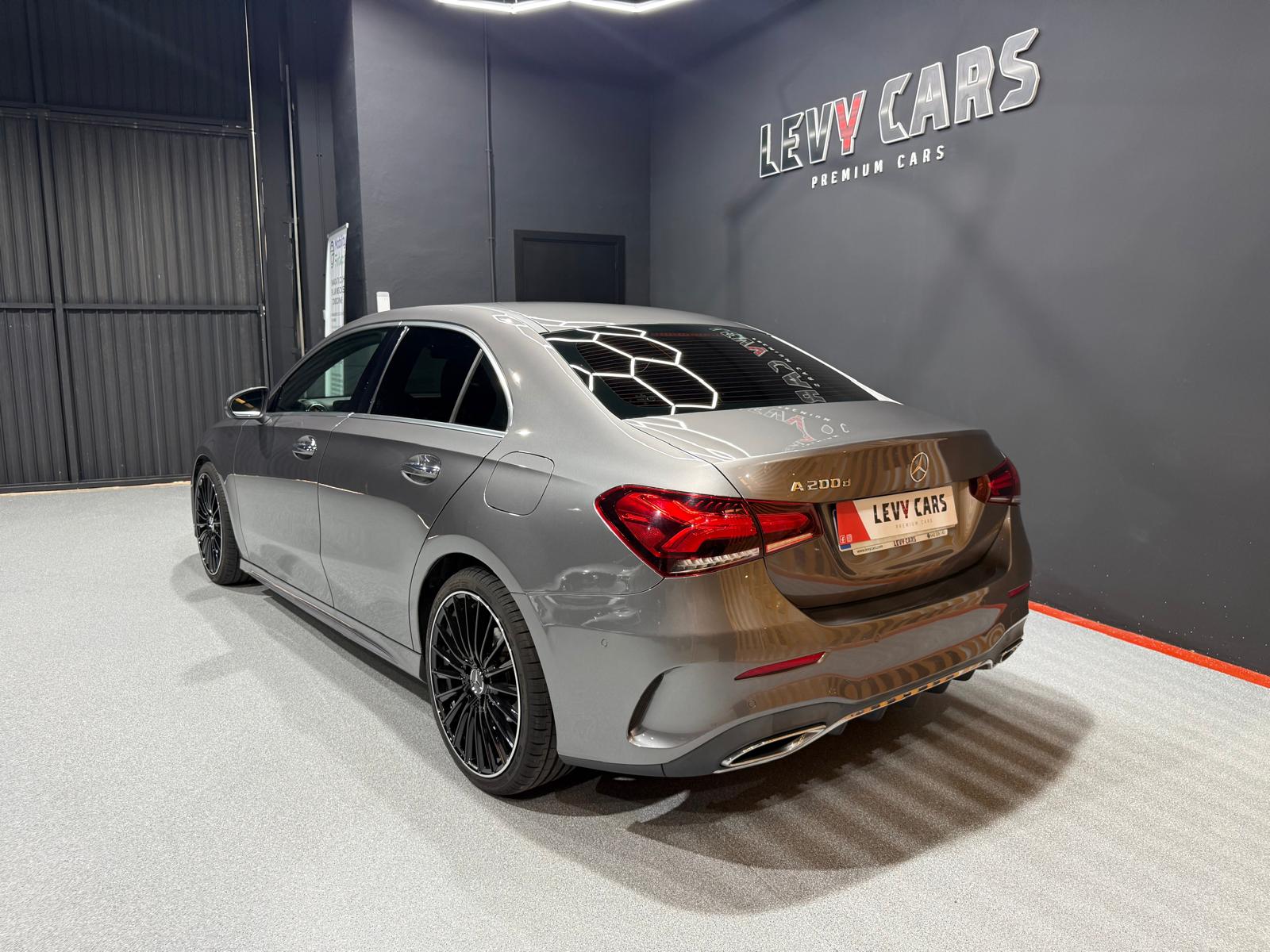 
								MERCEDES-BENZ A 200 d Sedán full									