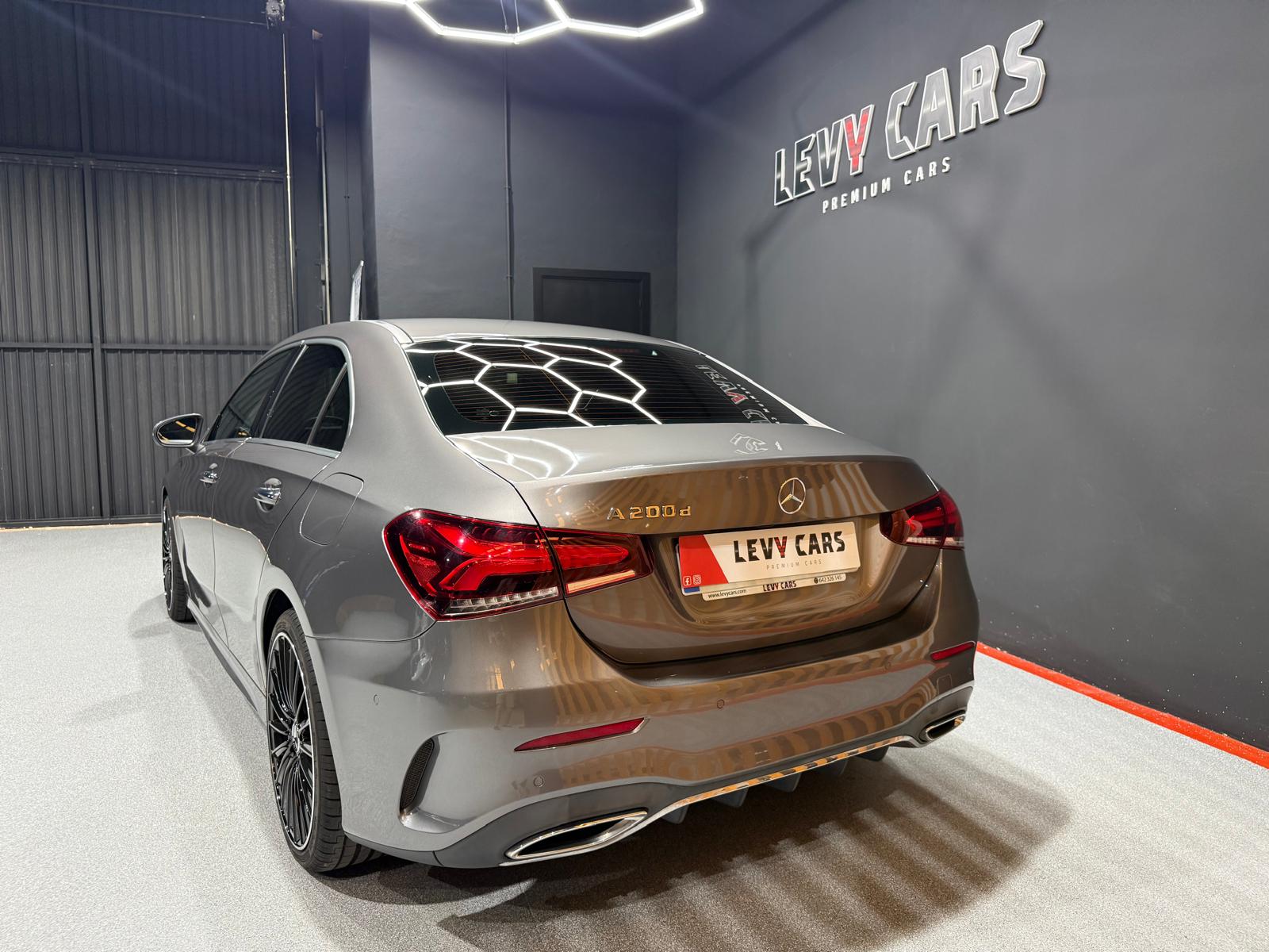 
								MERCEDES-BENZ A 200 d Sedán full									