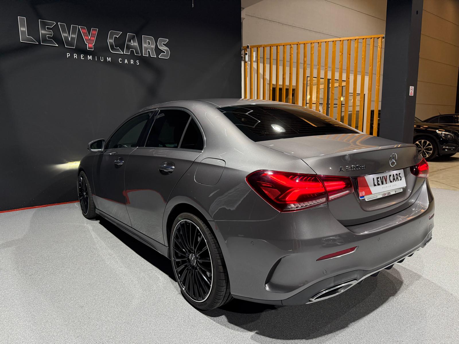 
								MERCEDES-BENZ A 200 d Sedán full									