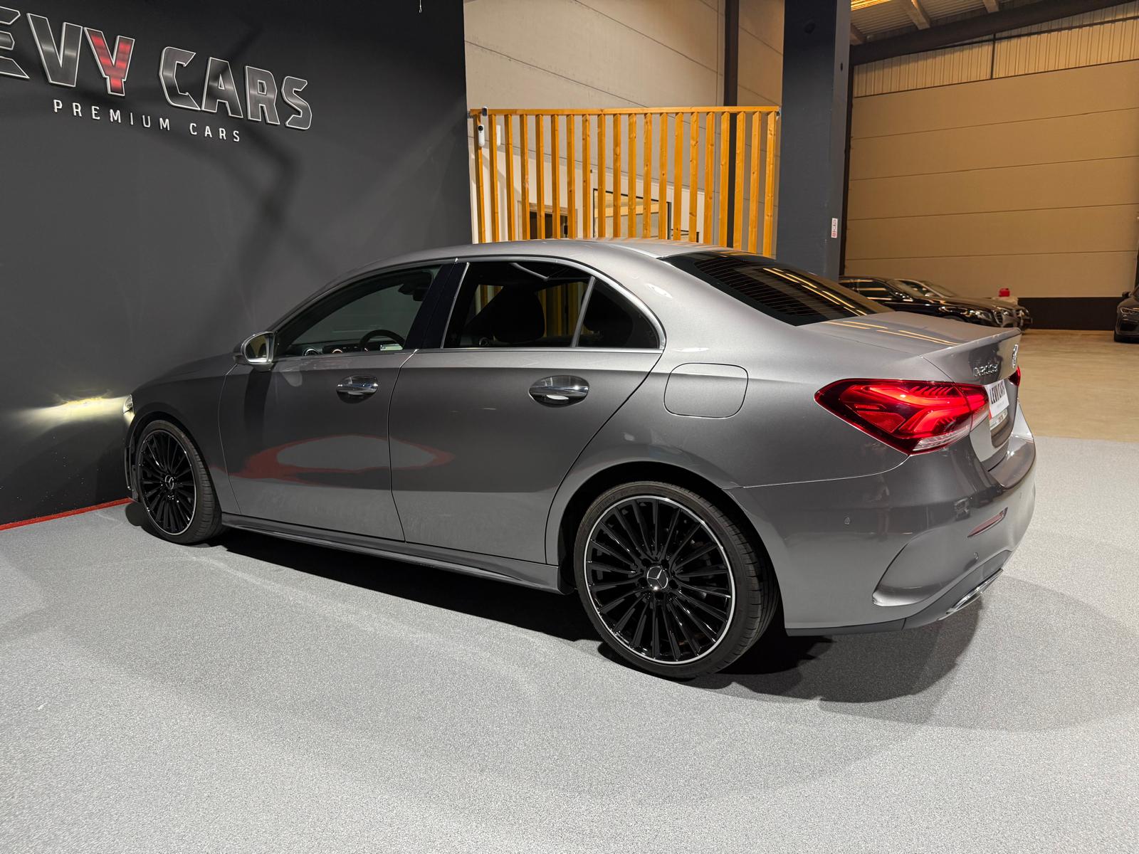 
								MERCEDES-BENZ A 200 d Sedán full									