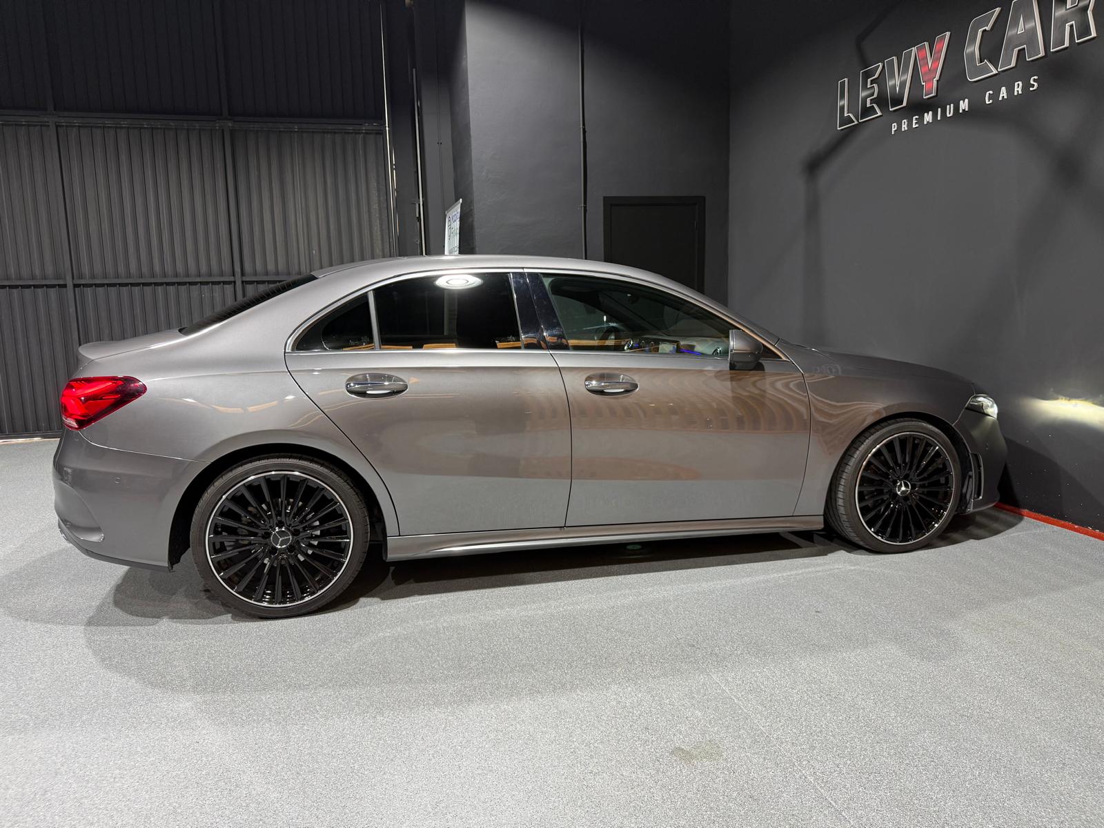 
								MERCEDES-BENZ A 200 d Sedán full									