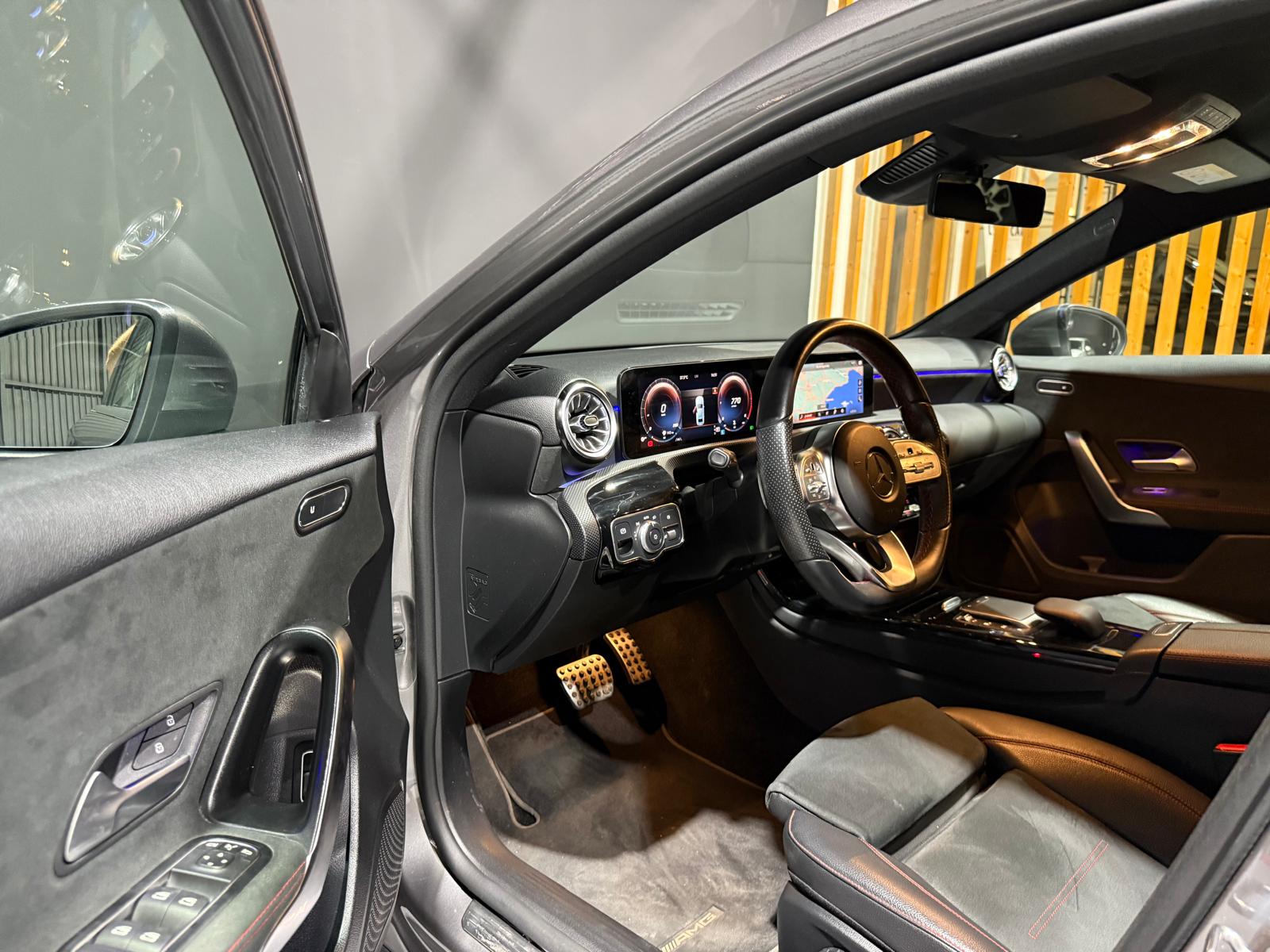 
								MERCEDES-BENZ A 200 d Sedán full									